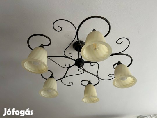 Klasszikus ívű karokkal és harang alakú üveg búrákkal