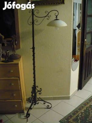 Klasszikus kovácsoltvas állítható állólámpa