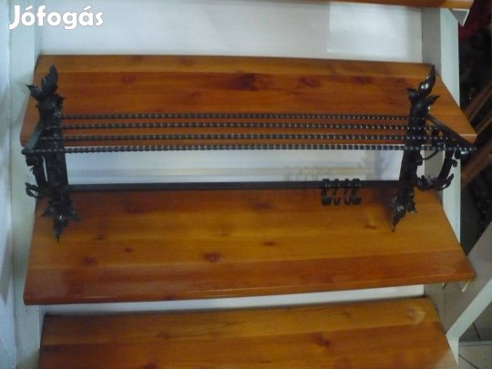 Klasszikus kovácsoltvas előszoba fogas