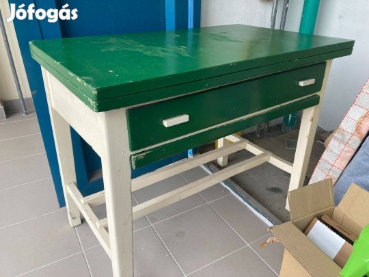 Klasszikus magyar kinyítható vidéki fa étkezőasztal asztal gyúródeszka