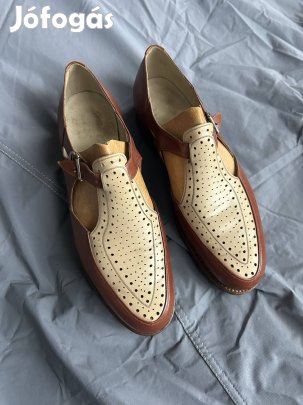 Klasszikus régi cipő bőrcipő szandál 43-as