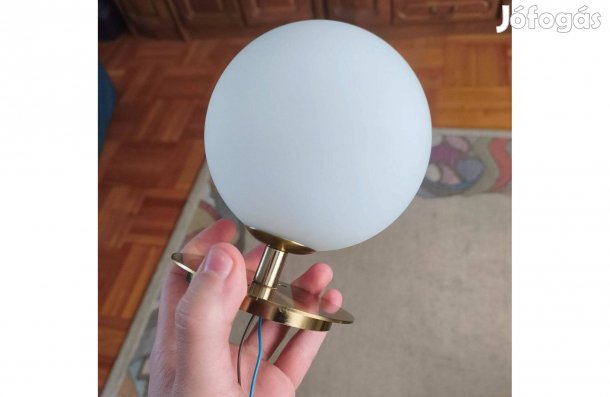 Klasszikus stílusú fali lámpa (fém/üveg)