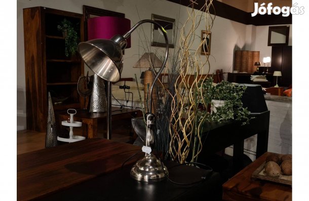 Klasszikus stílusú íróasztali lámpa ezüst színben