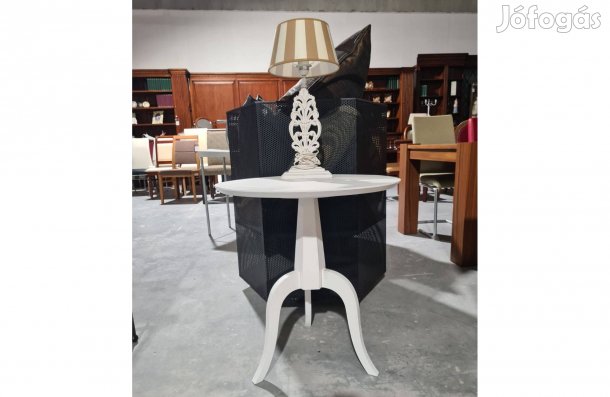 Klasszikus stílusú lerakó asztal fehér színben , fenyőből, íves lábakk