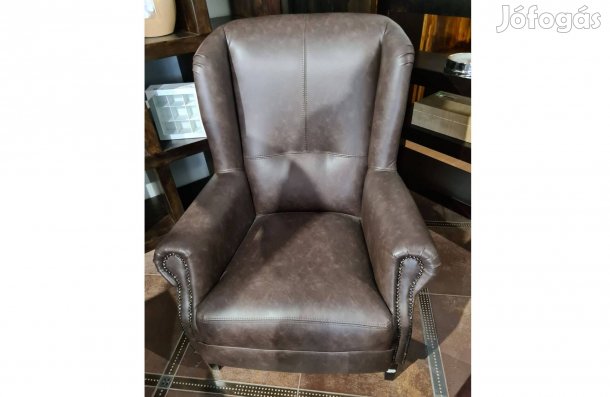 Klasszikus stílusú patinás füles Churchill fotel