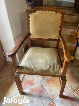 Klasszikus stlusú karfás fa szék