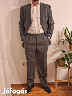 Klasszikus szabású, gyapjú öltöny