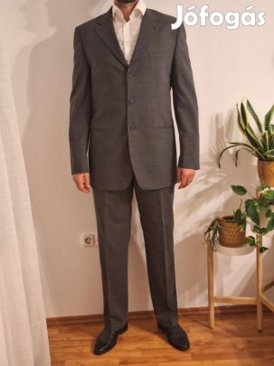 Klasszikus szabású, gyapjú öltöny