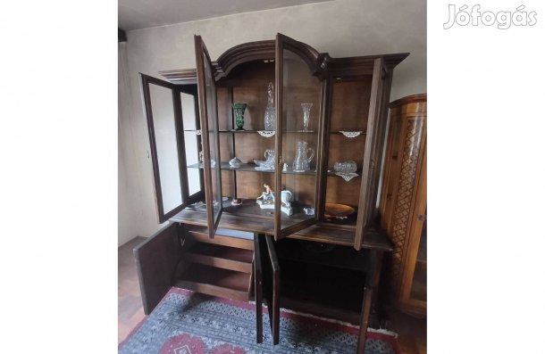 Klasszikus tálaló szekrény