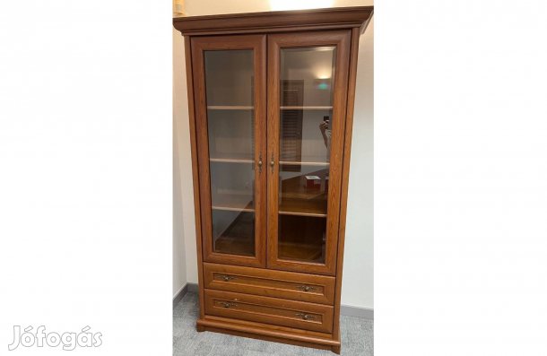 Klasszikus üveges vitrinszekrény