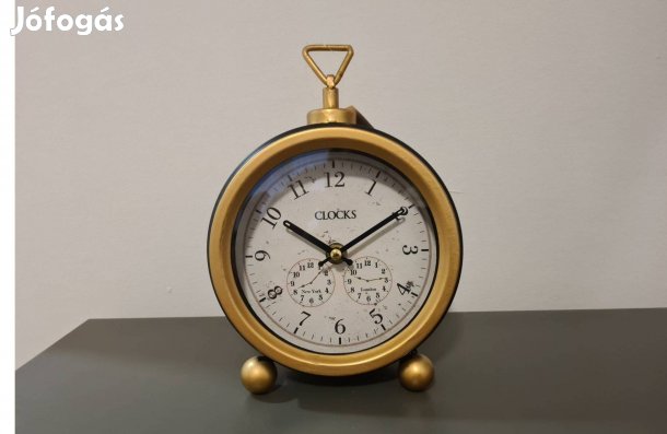 Klasszikus vekker típusú kandalló és asztali óra