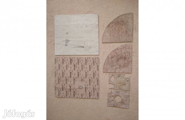 Klingelit lemez 2 db, 42 x 37 cm és pár apróbb darab