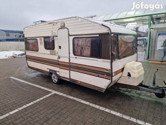 Knaus 470 összlomfortos közműre köthető lakokocsi 
