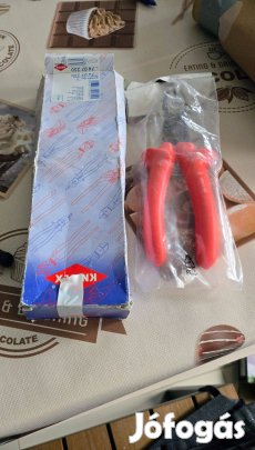 Knipex márkájú oldalcsípő fogó