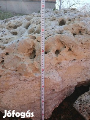 Kő-lyukacsos kő kertépítéshez