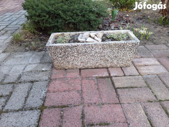 Kő virágtartó edények