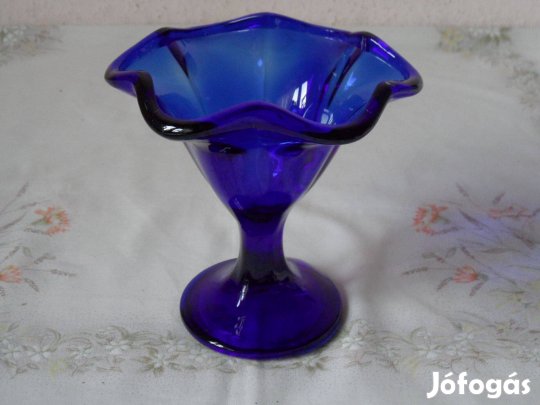 Kobaltkék üveg fodros szélű talpas fagylaltos kehely