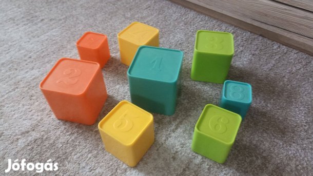 Kocka építő piramis - jó állapotban