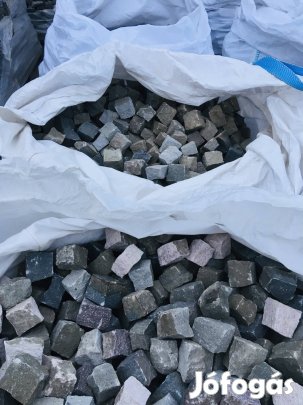 Kockakövek friss törésű felülettel (barnás szín) Eladó