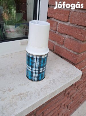 Kockás külsővel hagyományos termosz