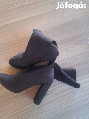 Kockasarkú zokni, harisnyacsizma