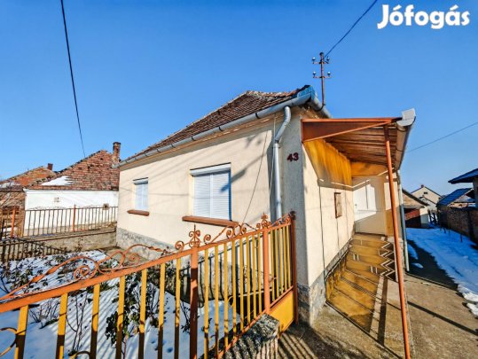 Kocs, 3 szobás  családi ház eladó