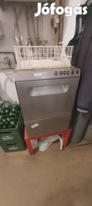 Kocsma teljes berendezése eladó