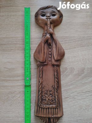 Kőfalvy Gyula keramikus falra akasztható furulyás fiú szobor -Ritkas
