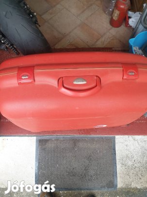 Koffer keményfalú nagyon erős