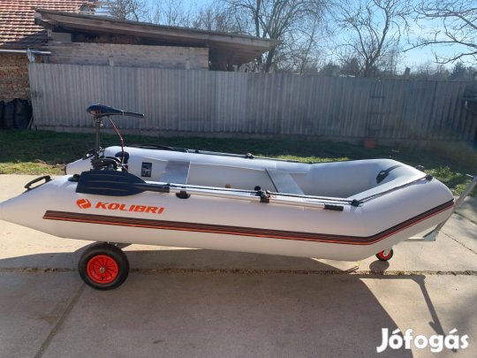 Kolibri KM-330 gumicsónak+ Fox 65 lbs motor+ kézi sólyakocsi egyben