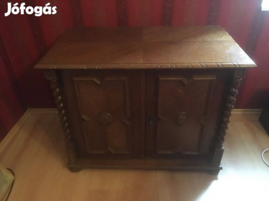 Koloniál alacsony kisszekrény