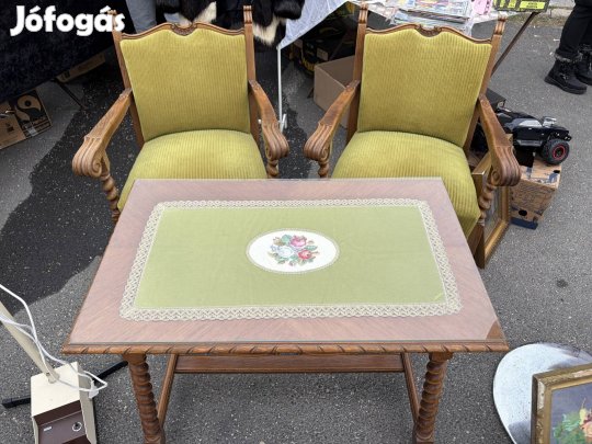 Koloniál asztal+ 2 szék+ terítő
