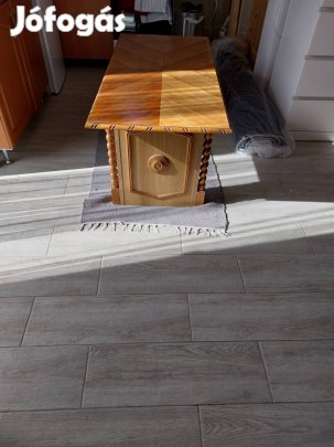Koloniál asztal eladó!