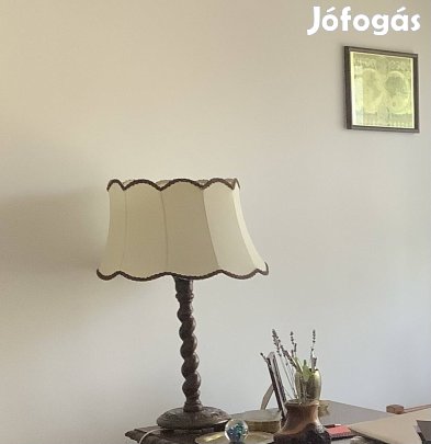 Kolonial asztali lampa az atlagosnal nagyobb meretu