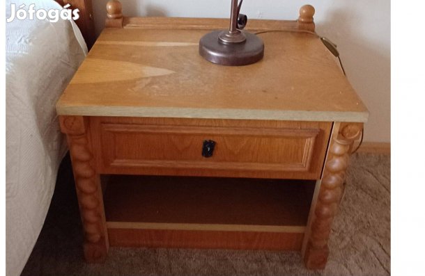 Koloniál éjjeli szekrény