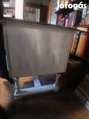 Kolóniál fehér íróasztal 