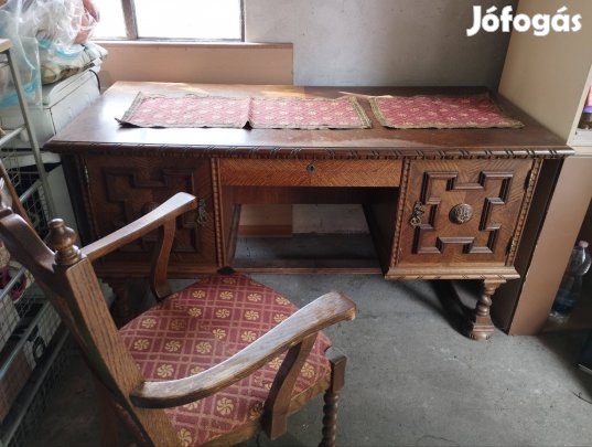 Koloniál íróasztal, hozzá való székkel 