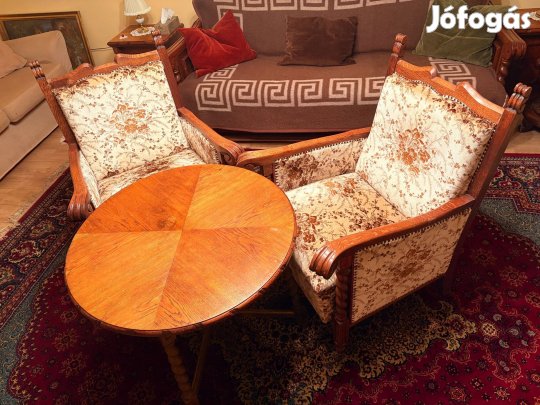 Kolóniál kihúzható kanapé, két fotel, asztal, kettő éjjeli szekrény