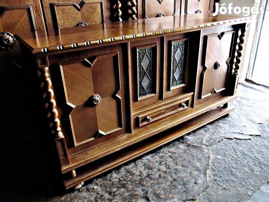 Koloniál nagy komód tálaló