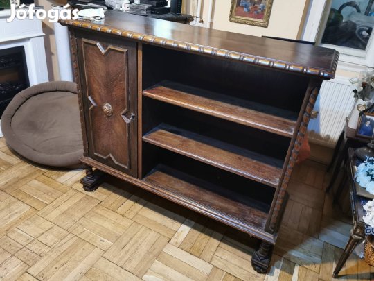 Koloniál polcos bárszekreny.