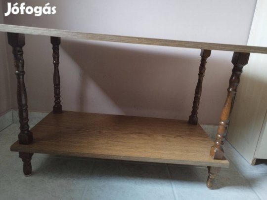 Koloniál stílusú dohányzóasztal