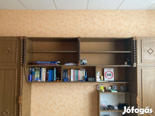 Koloniál szekrenysor