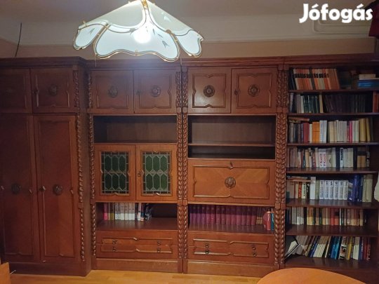 Koloniál szekrénysor megkímélt állapotban