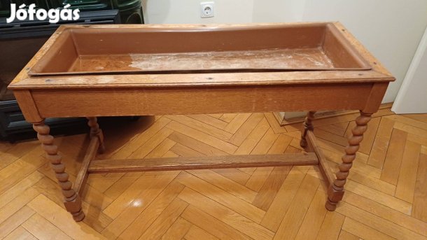 Koloniál virágtartó