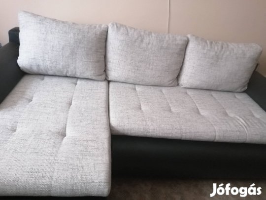 Költözés, és helyhiány miatt eladóvá vált! 