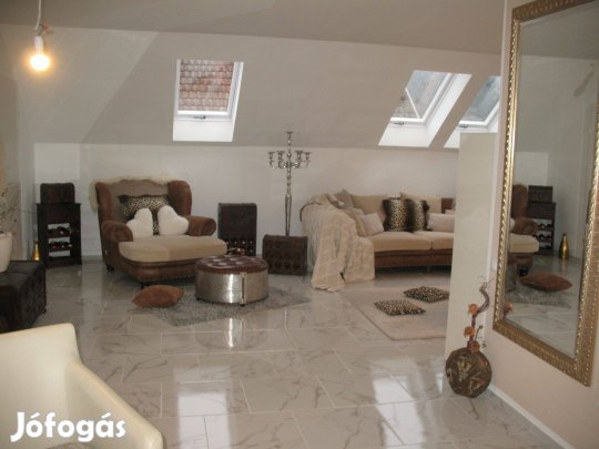 Költözés miatt eladó egy nagyon szép ülő garnitúra