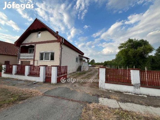 Komádii 146 nm-es ház eladó