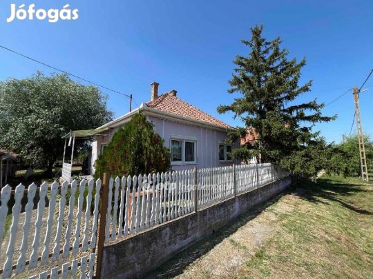 Komádii 55 nm-es ház eladó