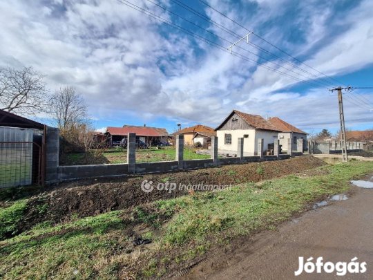 Komádii 67 nm-es ház eladó