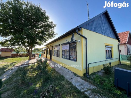 Komádii eladó 81 nm-es ház